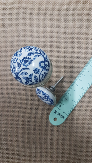 Knob white ceramic with navy blue flower