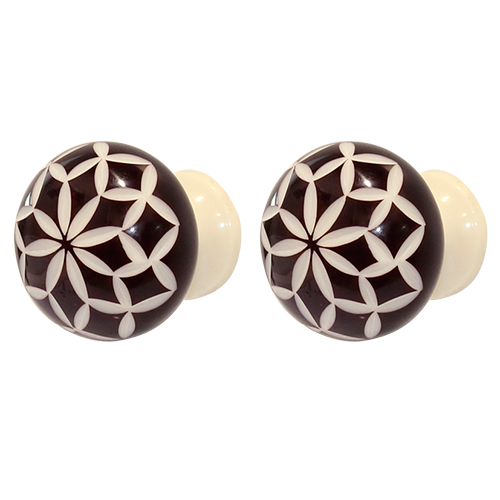 Carved ball dark espresso and cream knob