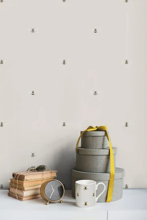 Sophie Allport Bees wallpaper - Natural (sold by the metre)